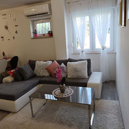 Apartments Mary & Free Parking Rovinj Quarto foto