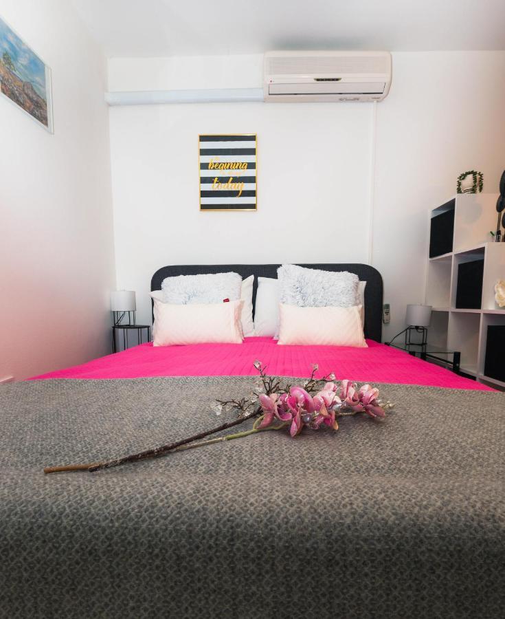 Apartments Mary & Free Parking Rovinj Exterior foto