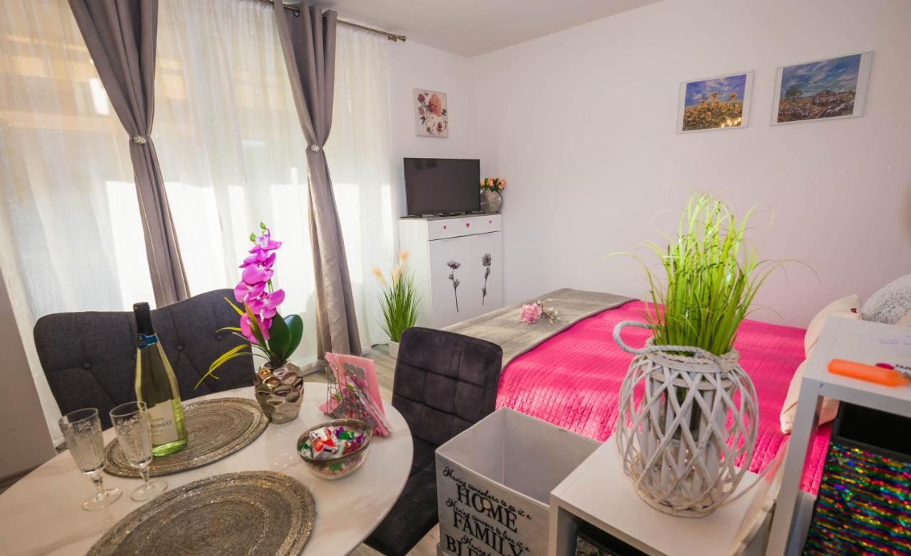 Apartments Mary & Free Parking Rovinj Exterior foto
