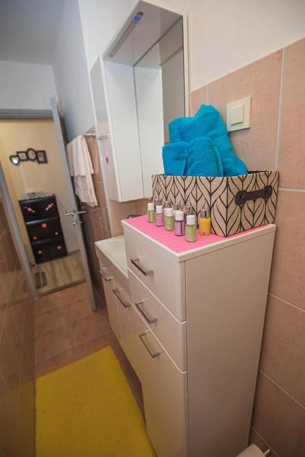 Apartments Mary & Free Parking Rovinj Exterior foto